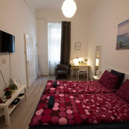 No. 11 Apartment With 2 Bathrooms Next To Railway Station Budapest Esterno foto